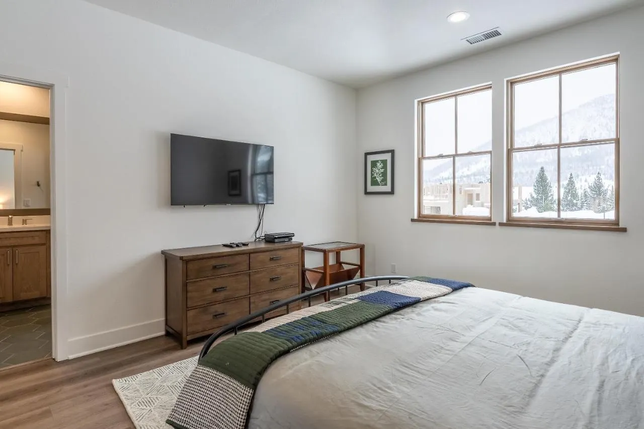 Snowcreek Resort: Newly Built 3-Bed Creekhouse with Mountain Views Mammoth Lakes Holiday home