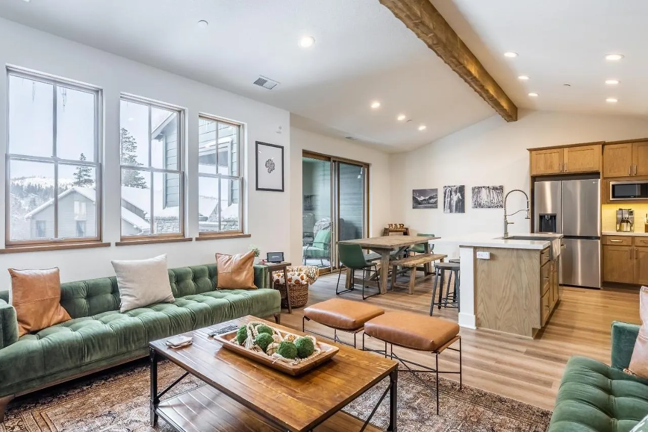Snowcreek Resort: Newly Built 3-Bed Creekhouse with Mountain Views Mammoth Lakes