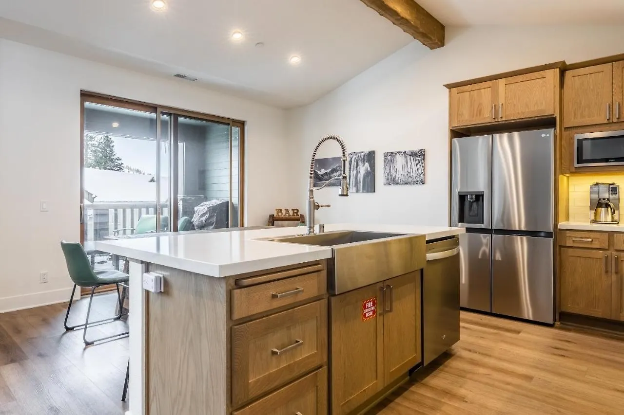 Snowcreek Resort: Newly Built 3-Bed Creekhouse with Mountain Views Mammoth Lakes Holiday home